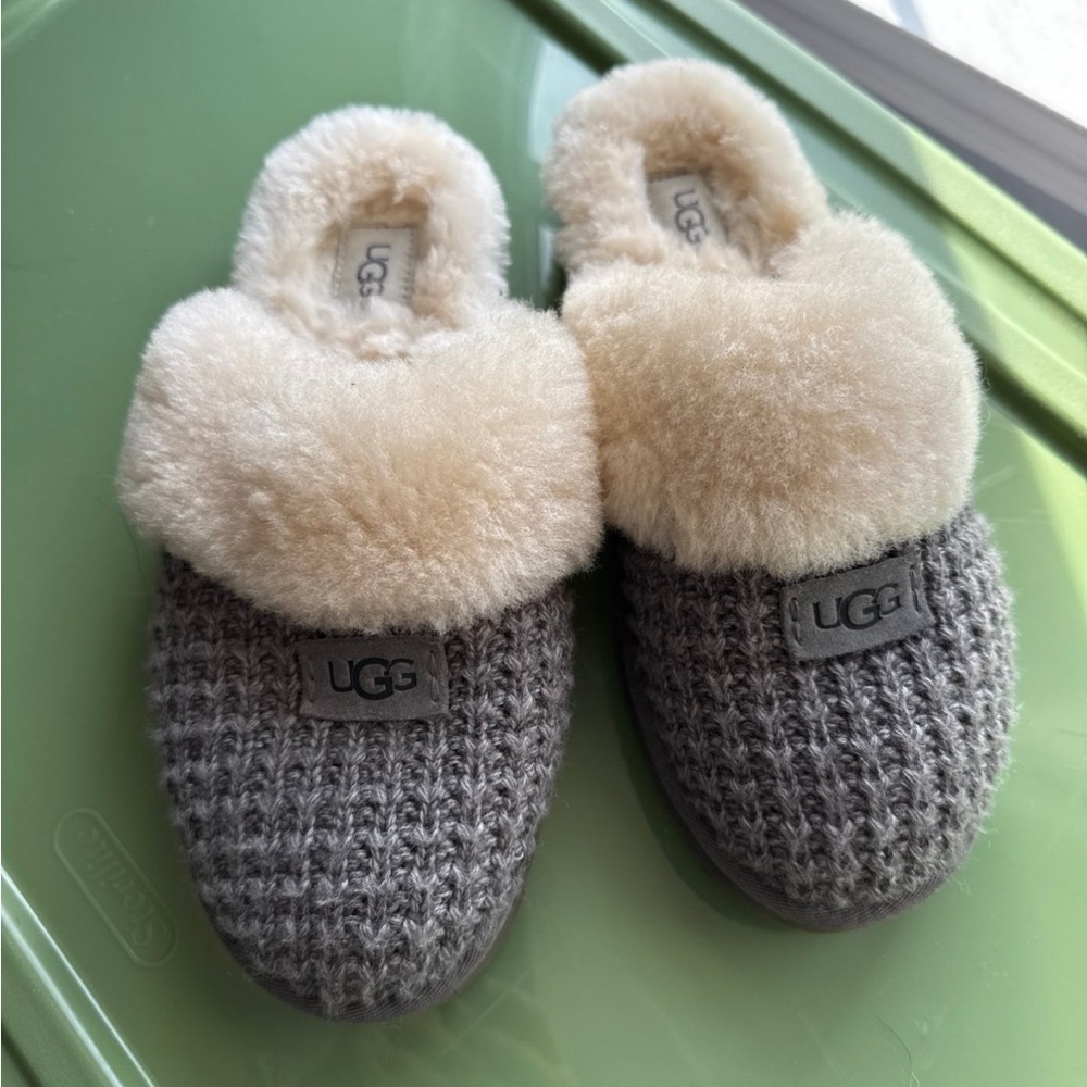Ugg Cozy Knit slides size 9